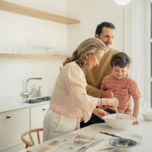 Vignette rêve immobilier - photographie famille en cuisine